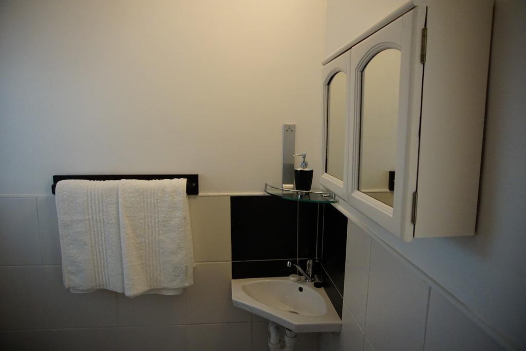 Two Door Cottage كيب تاون الغرفة الصورة